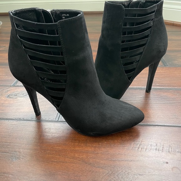 Kelly & Katie April Bootie - Picture 2 of 7